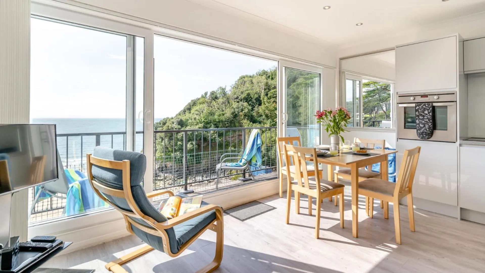 9_306B Redcliffe Apartments, Caswell Bay Bishopston